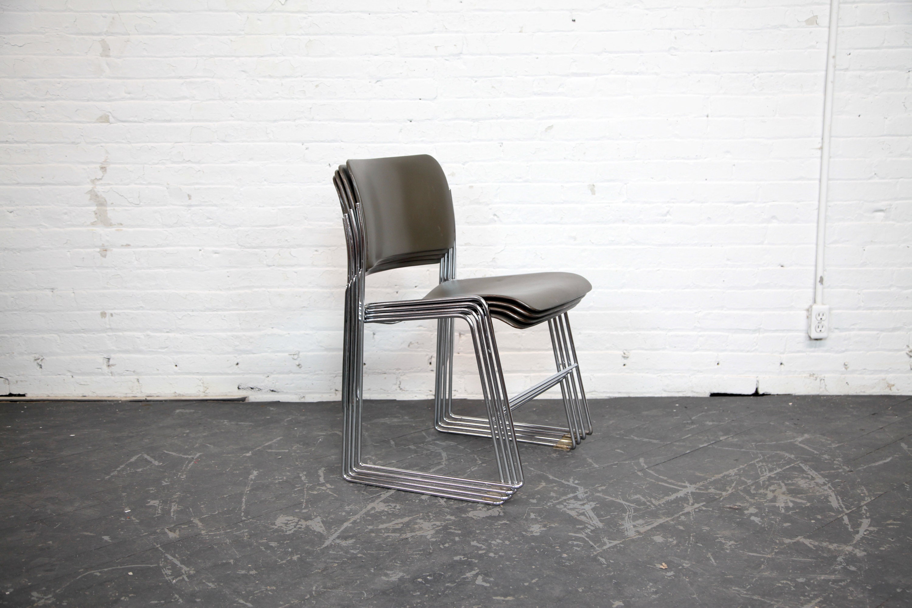 椅子 EQI-40 Stacking chair EQI-40 Stacking chair