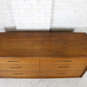 Vintage MCM 6 drawer dresser by Henredon Heritage Fine furniture Free delivery only in NYC and Hudson Valley areas image 9