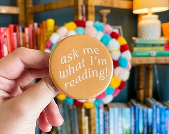 Frag mich, was ich lese Bücherwurm Button