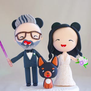 Adorno para tarta de bodas de ciencia ficción con perro / Disfraz de novios con orejas de ratón / Adorno para tarta de novios con mascotas / Tarta de bodas de fantasía