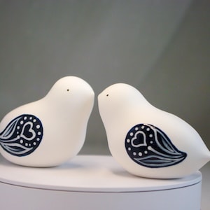 Topper per torta nuziale con uccelli, statuetta di sposi / Topper per torta nuziale con uccelli innamorati / Topper per torta nuziale minimalista e grazioso / Decorazione con uccelli blu navy