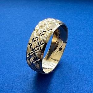 14k Solid gold Wedding band 5.5mm, Men&#39;s Women&#39;s ring Size 5-13 Free engraving