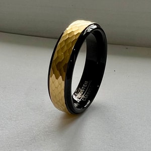 6mm Tungsten Carbide Band. Hammered cut Men&#39;s Ring. Men&#39;s wedding band. Two tone band ring. Custom engraving size 5-13