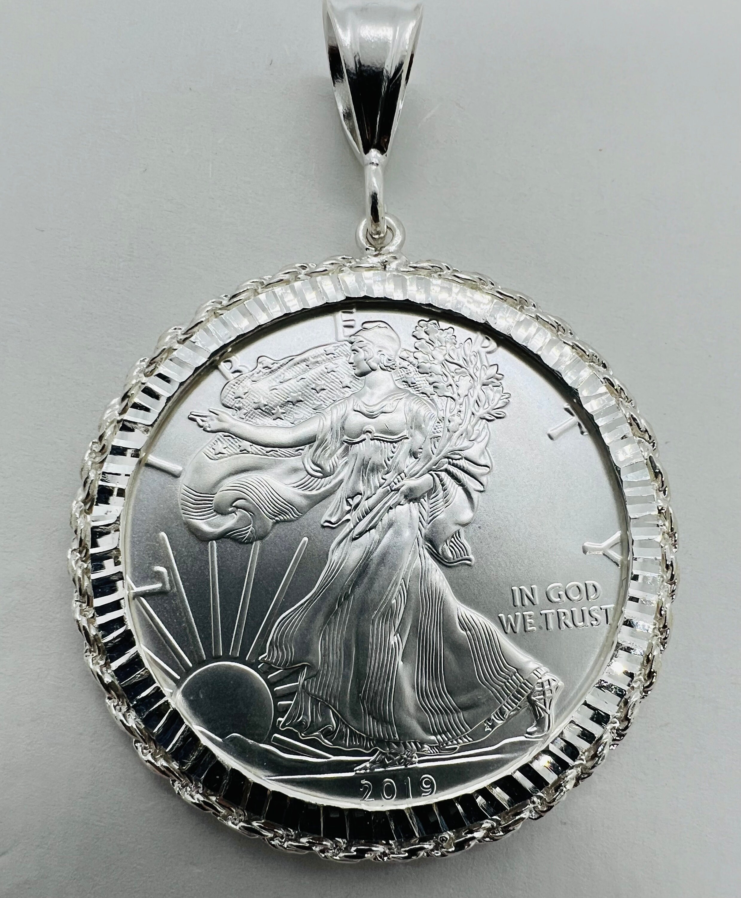 高品質の人気 Fine Men's Silver Silver With Charm Coin Dollar Eagle Oz 1 アクセサリー