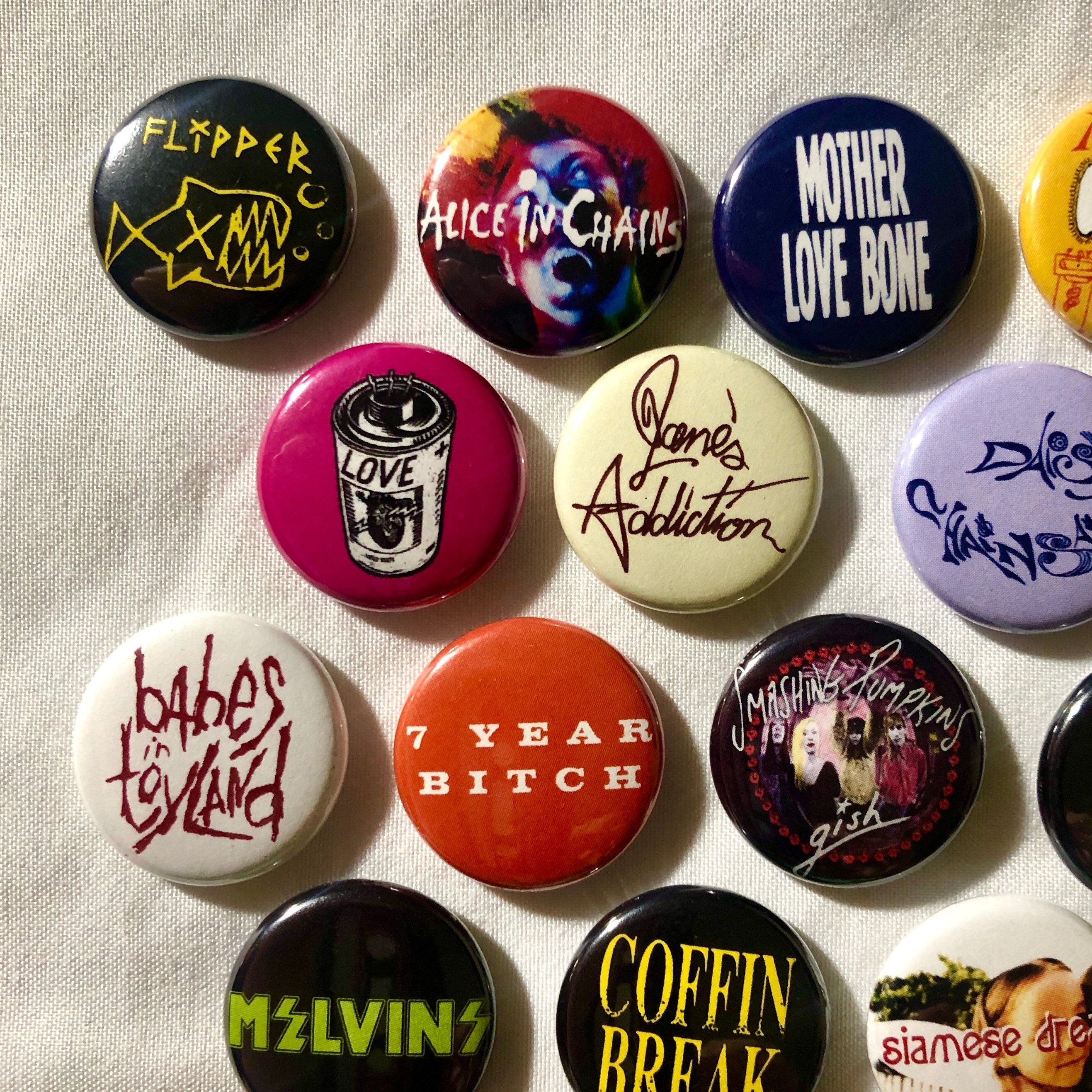 VINTAGE PINS ／USA／90個 il_fullxfull.3182906572_sr6l.jpg