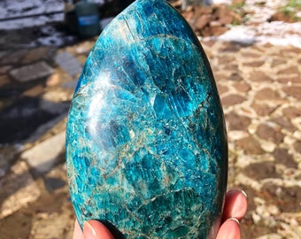 Apatite bluegreen Freeform cut base