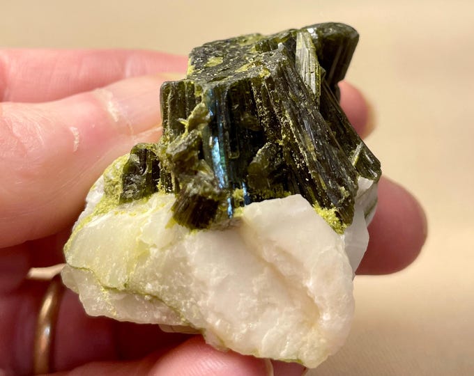 76.3g Epidote Crystal Cluster Mineral Display Specimen