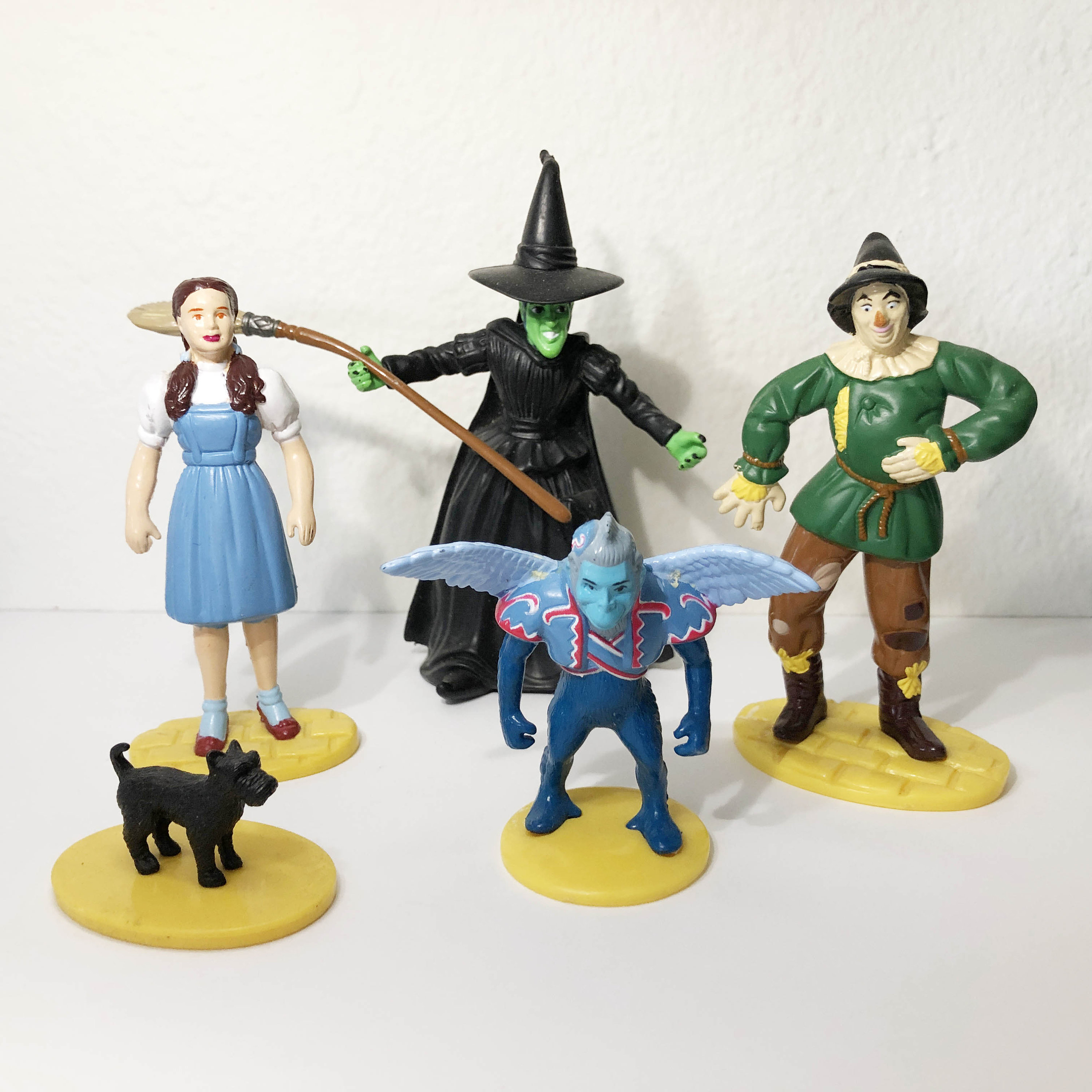 THE WIZARD OF OZ WINGED MONKEY With TOTO Portrait Figure Set