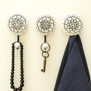 White Color Ceramic Wall Hooks Handmade HandPainted Cabinet Metal Hanging for Towels Clothes Coat Umbrellas Scarves Hanger