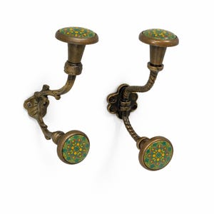 Gancho de pared de cerámica vintage antiguo – Percha decorativa de metal con dos botones