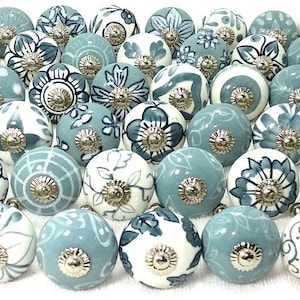 手描きセラミックノブ、グレー＆ホワイトフローラル、キャビネット金具