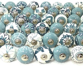 手描きセラミックノブ、グレー＆ホワイトフローラル、キャビネット金具