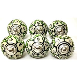 Handgeschilderde keramische knop, groen en zwart bloemendecor