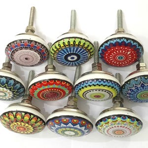Perillas de cerámica multicolor hechas a mano, tiradores decorativos para cajones imagen 2