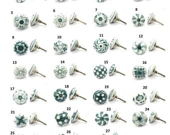 Handbemalte Blumenknöpfe aus Keramik, grau und weiss, Möbelbeschläge