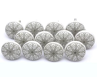 ハンドメイドのグレー＆ホワイトセラミックノブ、花柄キャビネット金具