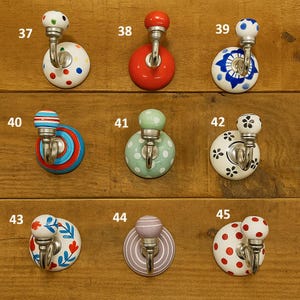 Juego de ganchos de pared de cerámica de colores / Ganchos decorativos para perillas de puerta / Almacenamiento rústico bohemio para el hogar