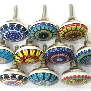 Ręcznie robione wielokolorowe ceramiczne gałki do szafek, dekoracyjny wzór mandali zdjęcie 2