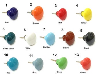 手描きのセラミックノブ、カラフルなキッチンキャビネット金具