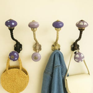 Handgeschilderde keramische wandhaak met bloemen | Vintage rustieke hanger