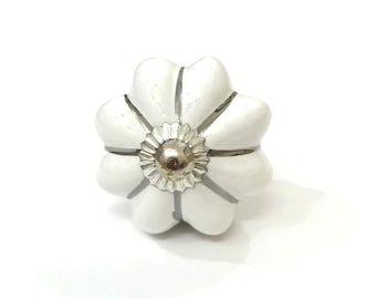 ホワイトセラミックフラワーノブ、シルバーライン、ヴィンテージ引き出し取っ手