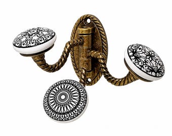 Vintage drievoudige keramische wandhaak – Antiek messing, gedraaide armen, decoratieve kapstok