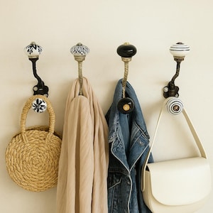 Juego de ganchos de pared de cerámica vintage / Perillas florales pintadas a mano