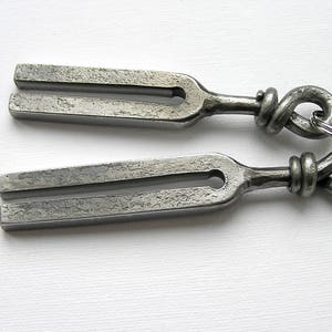 Forged tuning fork keychain Gift musician housewarming Musician keychain Tuning fork keychain Anniversary gift Wrought keychain tuning-fork