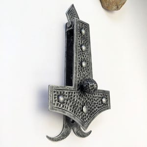 Door knocker Thor&#39;s hammer Gift housewarming Door decoration Thor Hammer Door hardware Wrought iron Metal door knocker Iron door adornment