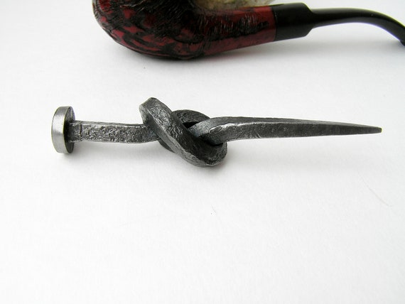 Convenient Forged Tamper in the Form of a Knotted Nail