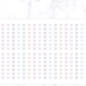 Puede incluir: Una hoja de pegatinas de corazones de colores. Los corazones son en tonos de rosa, morado, azul y naranja. Los corazones están delineados en blanco y tienen un aspecto dibujado a mano.