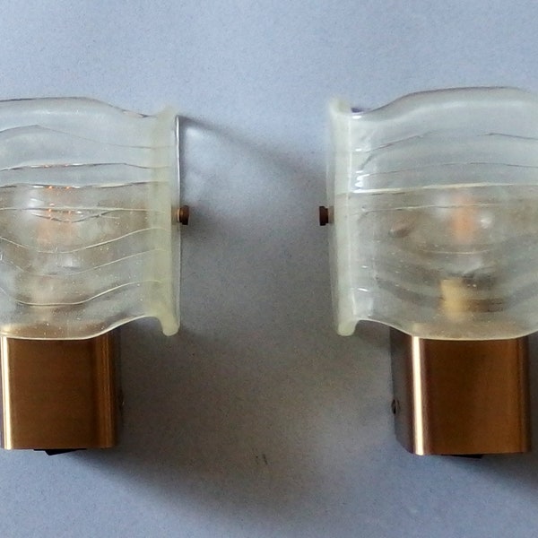 Paar van 60's Hillebrand sconces, messing frame en acryl hars schaduw