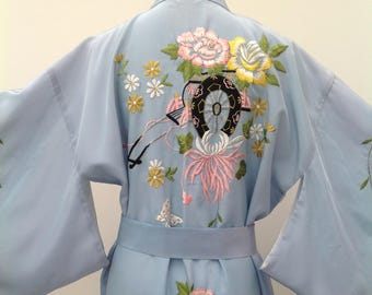 Lovely vintage kimono embroidered 1950s Japanese