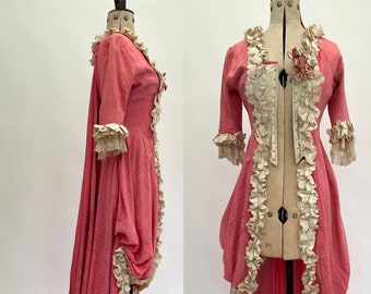 Victorian dress in pink silk and lace antique