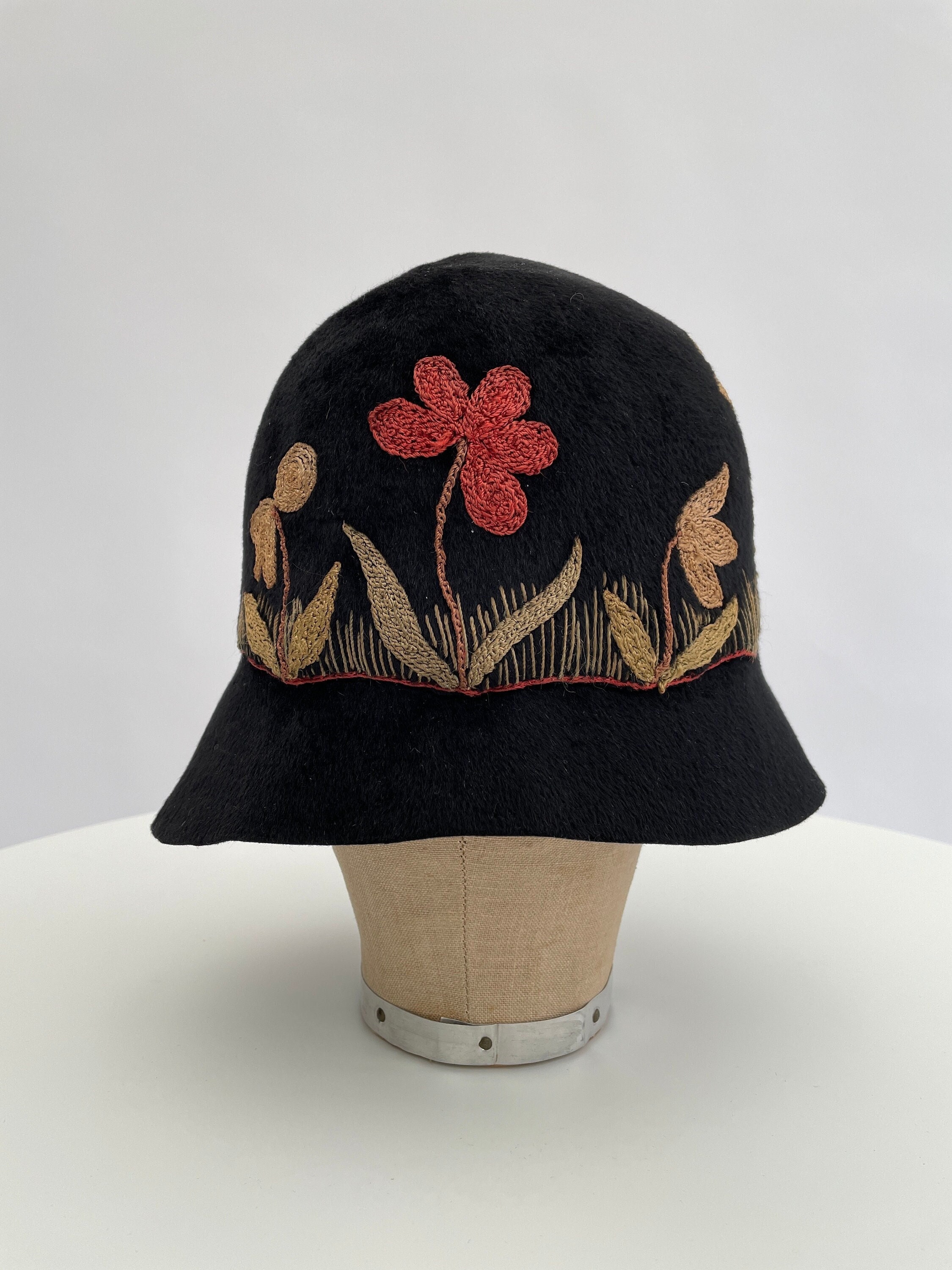 Vintage cloche silk embroidered hat 1920s Flapper Cloche Hat with Colorful Embroidery – Palm  main image 4