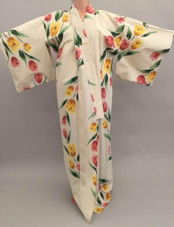 1930s style kimono robe tulip floral design vintag