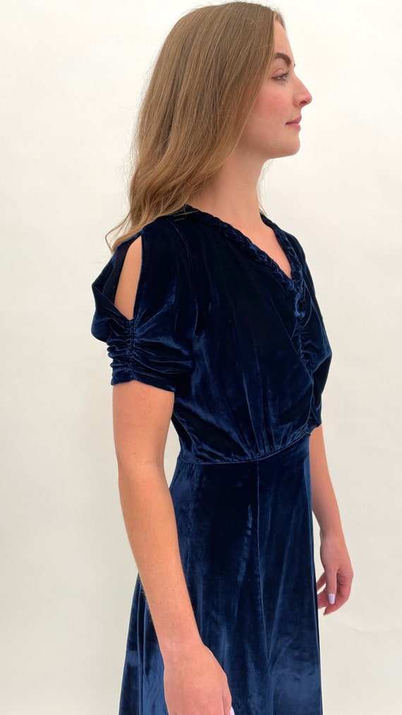 1930s velvet dress in midnight blue antique