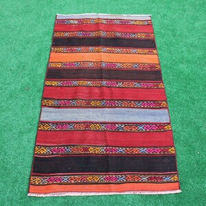 Kilim Rug, Turkish rug,  home decor kilim, handmade kilim, decorative floor rug, nomade kilim, Striped kilim embroidery, 131x77cm4.2x2.5ft