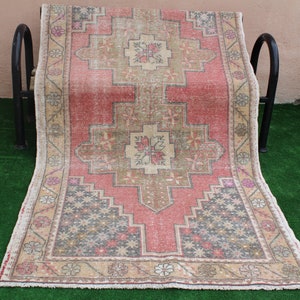 Turkish Distressed Oushak Rug, Decorative Vintage Turkish faded Oushak Rug, Muted area Oushak medallion kilim rug carpet, 250x126cm 8.2x4.ft