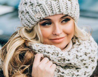 ladies grey hat and scarf set