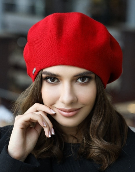 Red Wool Beret: Elegant Winter Hat for Women - Etsy display picture 1