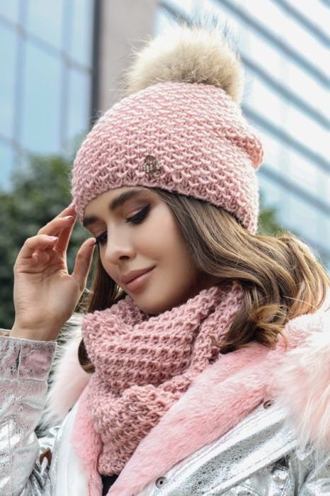 Handmade Knit Hat and Infinity Scarf Set: Women display picture 3