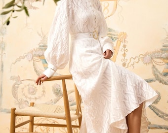 Biała ażurowa sukienka maxi boho - długi rękaw świąteczna elegancja