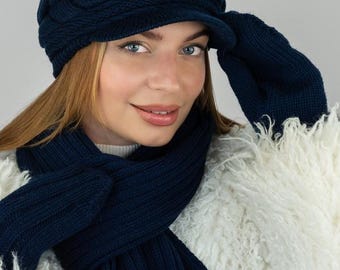 Strick-Winterset für Damen – Zopfstrickmütze, Schirmmütze, Schal, Fäustlinge