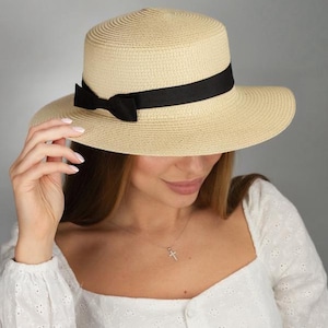 Stilvoller Floppy Sonnenhut für Frauen - Urlaubsmütze mit breiter Krempe - Geschenk für Frauen