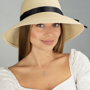 Elegant Straw Hat for Women - Fashionable Summer Headwear - Perfect Mother's Day Gift