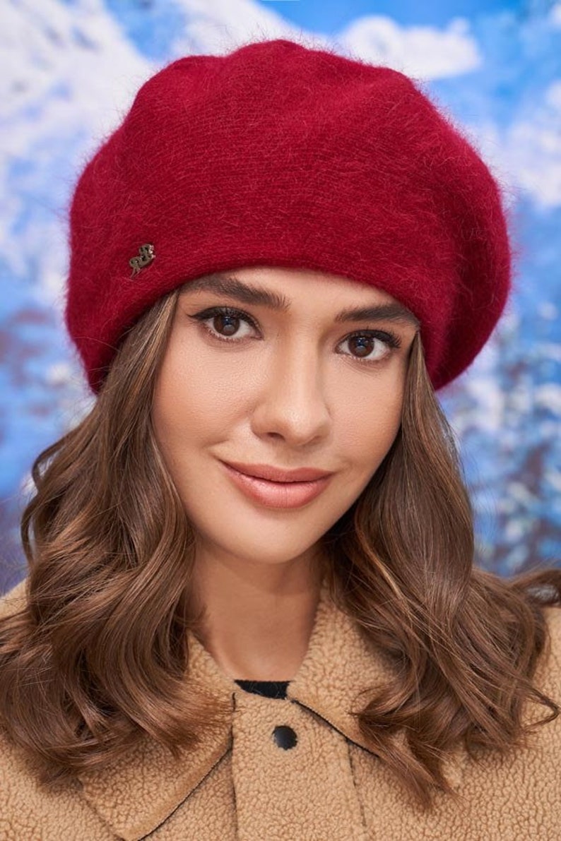 Béret classique blanc moelleux pour femmes Chapeau chaud en laine angora Tricoté Noir Rose Rouge Chapeau dhiver Cadeau pour elle image 4