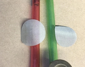 Lot of 2 Vintage Glass Head Unused 1970’s 1 Red 1 Green Plastic Wood Bowl Pipe