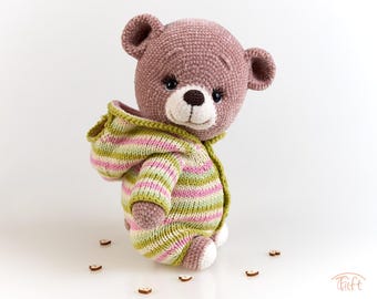 Mia, Crochet Teddy Bear: Interchangeable Outfits
