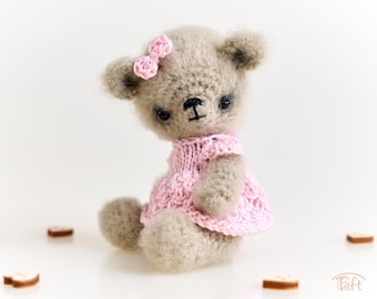 Mini Crochet Teddy Bear Luna – Jointed Plush in Cotton Eyelet Dress